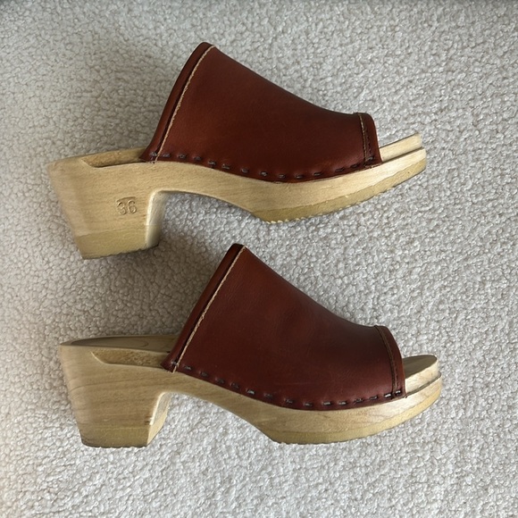 -No. 6 Daria Mid Heel Sandal - Picture 4 of 8